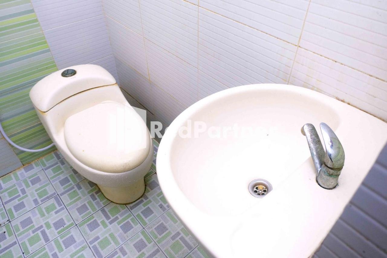 Hotel Permata Makassar Mitra Reddoorz Balangberu Exterior foto